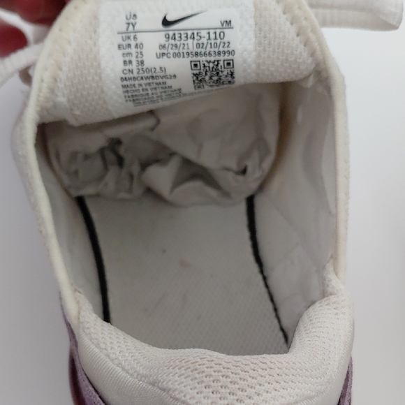 Nike Women's White and Purple Sneakers - Picture 15 of 17
